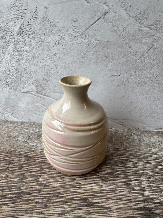 Carved bud vase - Pink